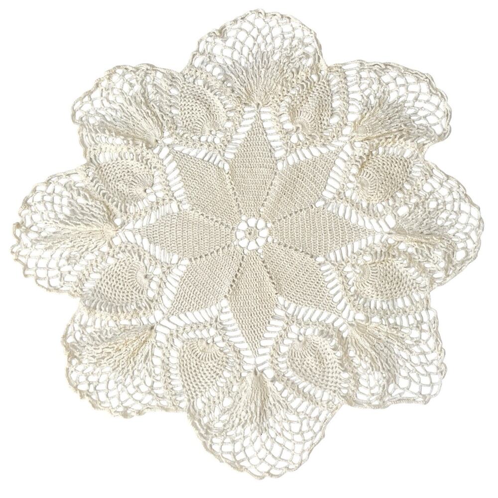 Vtg Hand Crochet Pineapple Doily 21" Off White Lace Table Topper Centerpiece Mat